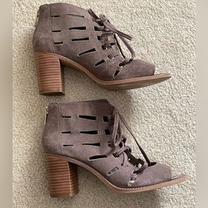 Vince Camuto Women’s Tessa Open Toe Sandal Suede Block Heel Size 6